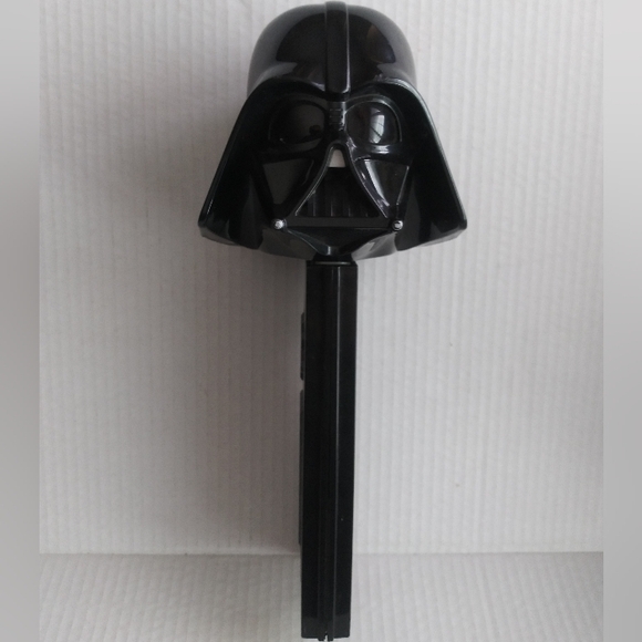 Star Wars Large Darth Vader PEZ Dispenser - Picture 1 of 15
